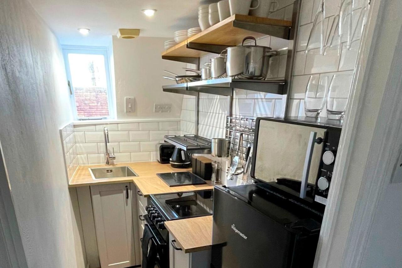 Stunning Luxury Apartment In Central Lymington Esterno foto