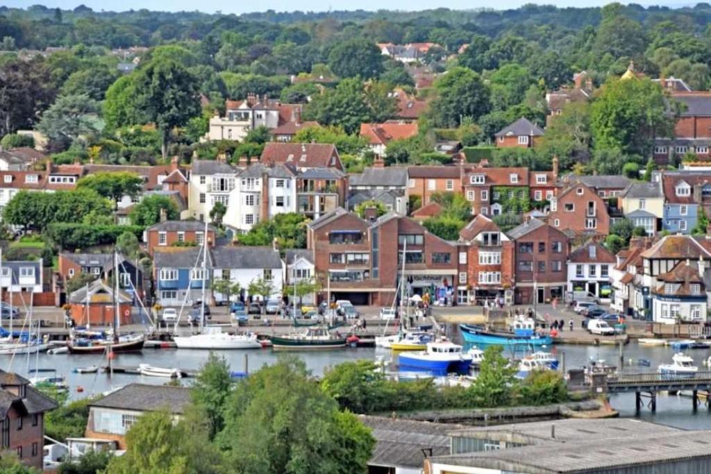 Stunning Luxury Apartment In Central Lymington Esterno foto