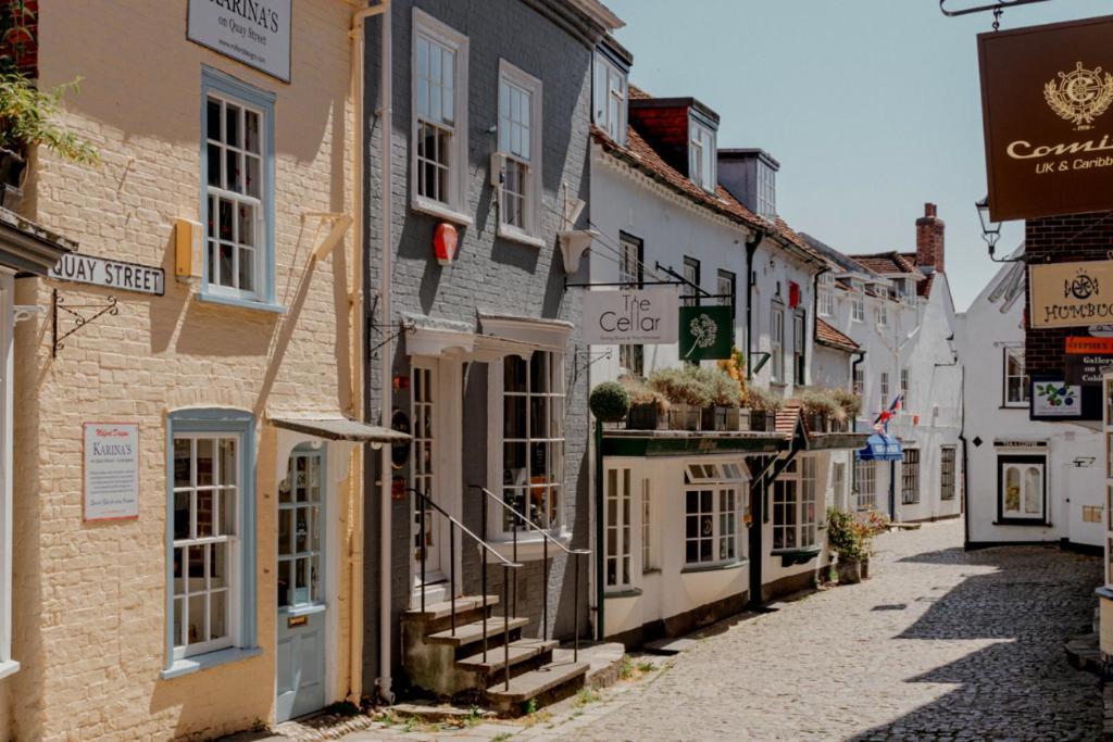 Stunning Luxury Apartment In Central Lymington Esterno foto