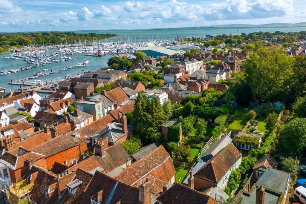Stunning Luxury Apartment In Central Lymington Esterno foto